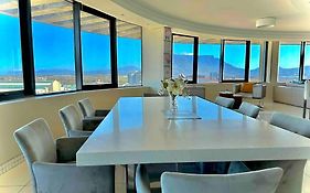 Grand Penthouse / Backup Power / Stunning